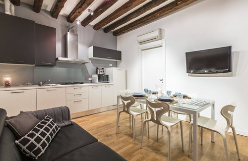 Castello Apartment | Arsenale Design Apartment R&R