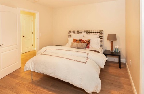 Hatton Fields House | Art and Sound: Secluded Carmel Five bedroom home!