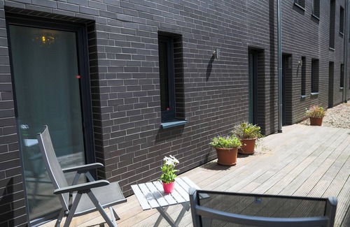 Unterneustadt Apartment | ART City-Studio 12 Kassel Fulda-Ufer, 3 bedrooms, terrace, balcony, up to 8 persons