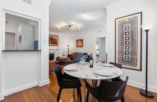 Bellevue Hill Apartment | Art-Deco Gem in Midlothian Opposite Beach