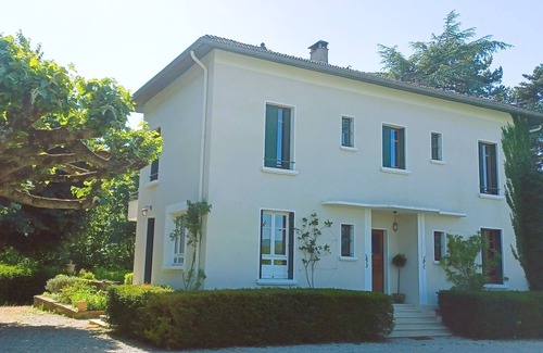 Crest House | Art Deco house with private park close to centre of Crest and river Drôme