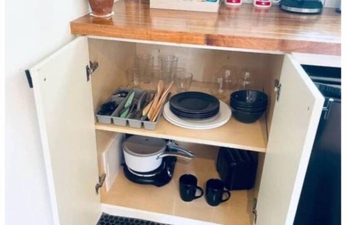 Hyde Park Apartment | Art-filled Cuban Studio 4 Creative Artsy Walkable Montrose Area.