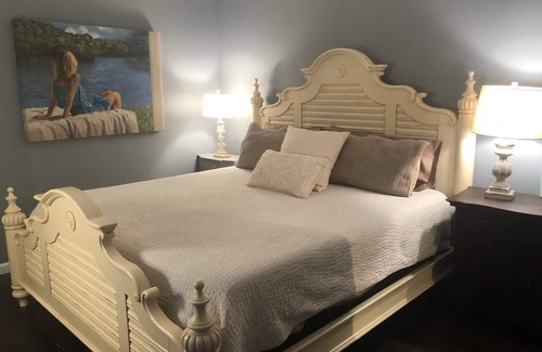 Montevallo Apartment | Art Gallery - 3 miles from I-65