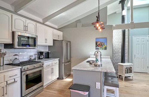 Bodega Bay House | Art Gallery - A quaint upstairs apartment in the town of Bodega Bay.