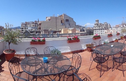 L'Antiga Esquerra de l'Eixample Apartment | Art Nouveau Barcelona Apartment, on historical Eixample neighborhood.