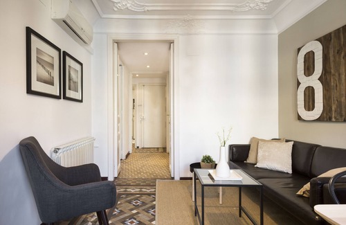 L'Antiga Esquerra de l'Eixample Apartment | Art Nouveau Barcelona Apartment, on historical Eixample neighborhood.