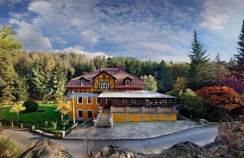 Grossschirma Villa | Art Nouveau Haven by the Mulde