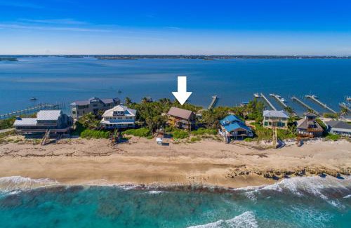 Stuart Villa | Art on the Beach