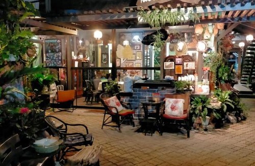 Kampung Tambak Bunga Resort | Art Villa