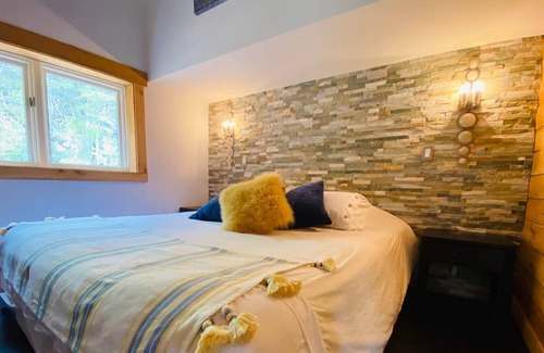 Lantier House | Artemis Log Cabin with Spa & Mountain View