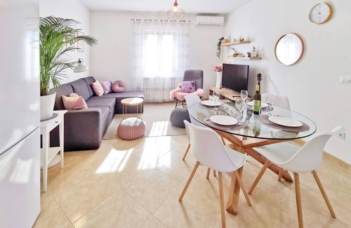 Markovac Apartment | Artemis - Markovac Višnjan, cozy apartment with large garden and hot tub
