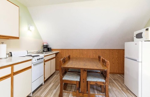 Indian Point Cabin | Artilla Cove Cabin 9- Lakeside- Pool & Hot Tub!