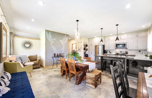 Sebastopol House | Artisan Boho, Equine Too, Farm Fresh Eggs, Spa, Vino & Views!