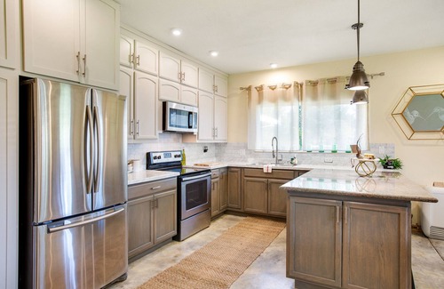 Sebastopol House | Artisan Boho, Equine Too, Farm Fresh Eggs, Spa, Vino & Views!