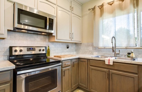 Sebastopol House | Artisan Boho, Equine Too, Farm Fresh Eggs, Spa, Vino & Views!