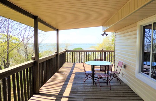 Georgetown Cabin | Artisan Cottage - Lakefront on Lake Eufaula!