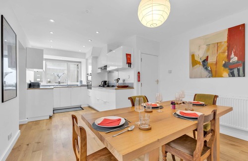 Patcham House | Artist Haven with Parking | By My Getaways