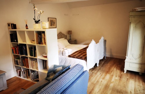 Edge Apartment | Artist's Studio in Edge in stunning countryside