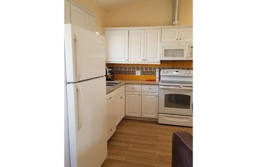 Nob Hill House | Artistic 1-BR House with 1-QN Bed & 1-Sofa Bed