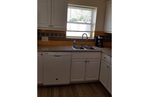 Nob Hill House | Artistic 1-BR House with 1-QN Bed & 1-Sofa Bed
