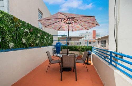 Sagrado Corazon Apartment | Artistic Apartment with Private Open Terrace MM11