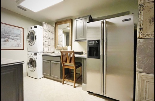 Mount Pleasant House | Artistic Retreat Home - The Perfect Spot in Mt. Pleasant