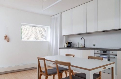 Herne Hill House | Artistic & Stylish Gem In The City