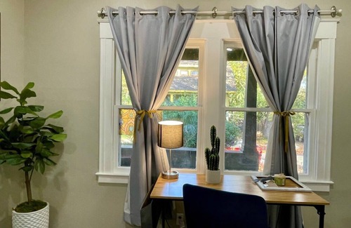 Southeastern Sacramento House | Artists Bungalow ARCADE King Beds near the beat