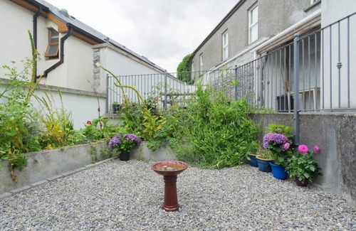 Kinvara Cottage | Artists Cove Perfect location in the Heart of Kinvara Explore and Unwind.