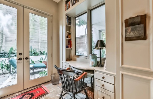 Greenway Plaza-Upper Kirby House | Artist’s Library; Private Swimming Pool in River Oaks Area