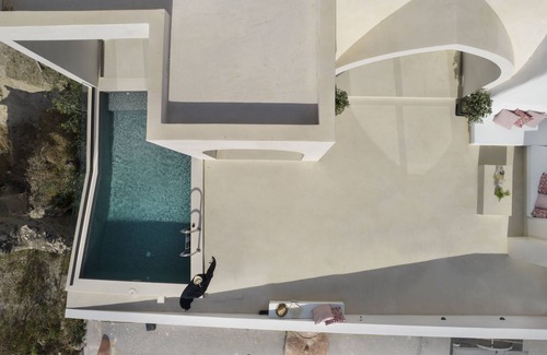 Kamari House | Artium Villa with Pool hosted by K&Kn