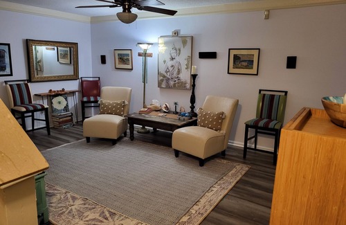 Charlotte Condo | Artsy and Comfy Condominium in South Charlotte, close to SouthPark & South Blvd.