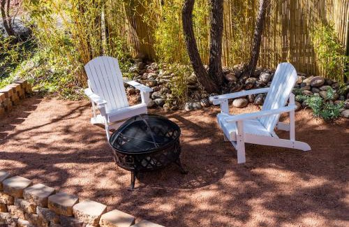 West Sedona Apartment | Artsy Half-House, Walk to Hiking Trails &Wine Bars! Yard, Firepit