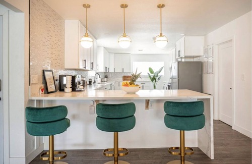 Las Vegas House | Artsy LUX VILLA-POOL 5m STRIP Gourmet Chef Kitchen