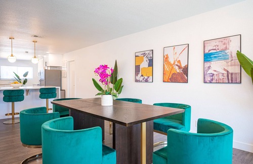 Las Vegas House | Artsy LUX VILLA-POOL 5m STRIP Gourmet Chef Kitchen
