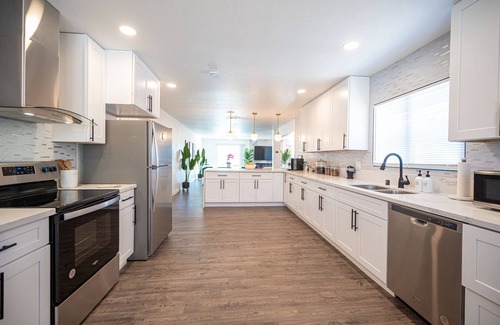 Las Vegas House | Artsy LUX VILLA-POOL 5m STRIP Gourmet Chef Kitchen