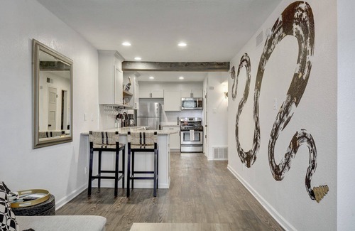 Travis Heights Apartment | Artsy Space in Travis Heights + Shared Pool - Ash!
