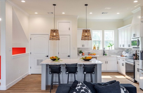 Greater Heights House | Artsy & Spacious 4BR Retreat -Central Location -Stylish Comfort & Charm