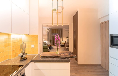 Glyfada Apartment | Artsy Spacious Cozy 2 BDR - 2 BAR Apartment in the quiet Glyfada Center