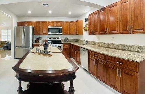 West Palm Beach House | Artsy, water-views, heated pool, tiki, 4Bdrom, 3Bth, Sleeps 10