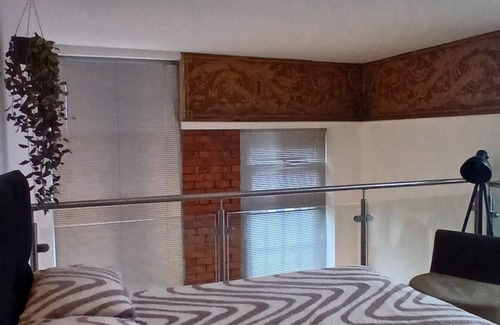 Canton Apartment | Arty loft in central cardiff
