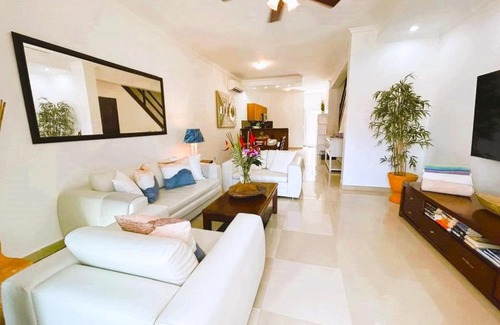 Palm Beach House | Aruba Breeze Condo B7