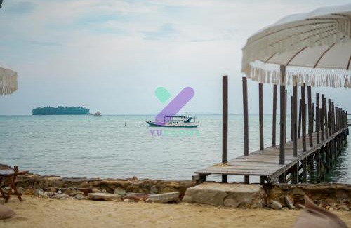 Karimunjava Hotel | Arys Lagoon Bungalow & Hotel