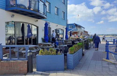 Dawlish Apartment | As close to the beach as you can possibly get ! uninterrupted estuary views