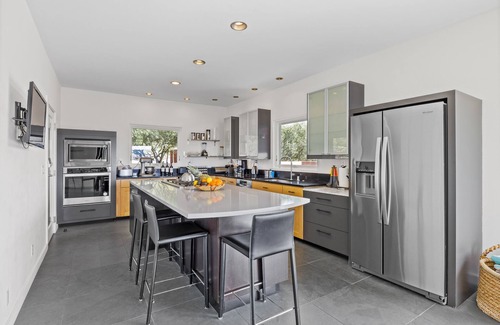 Glen Ellen House | As featured on CBS's Staycation!nnLuxury Retreat Overlooking Sonoma Valley