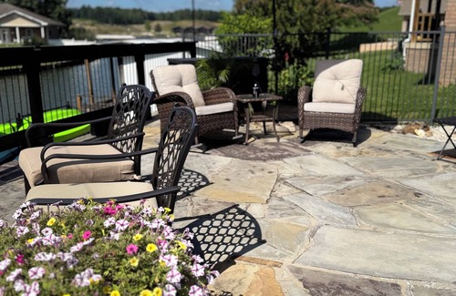 Hot Springs House | As Good As It Gets on the Lake - Private pool & Hot Tub