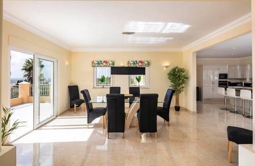 Luz Villa | As Palmeiras - Luxury 4 bedroom villa with pool and stunning ocean views!