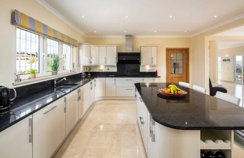 Luz Villa | As Palmeiras - Luxury 4 bedroom villa with pool and stunning ocean views!