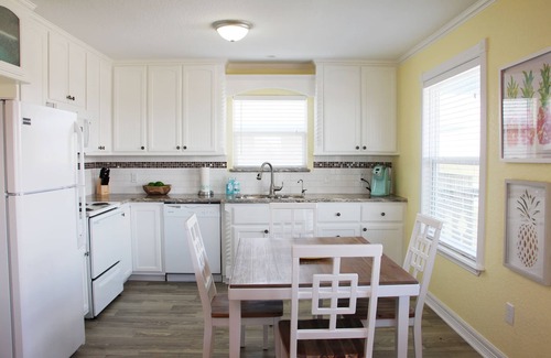 Surfside Beach House | AS SEEN ON HGTV! Monthly Discount/Steps from the beach