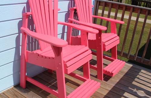 Surfside Beach House | AS SEEN ON HGTV! Monthly Discount/Steps from the beach